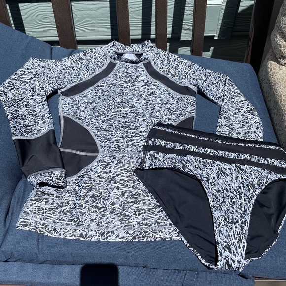 lululemon athletica Other - Lululemon suns out rash guard and bottom.